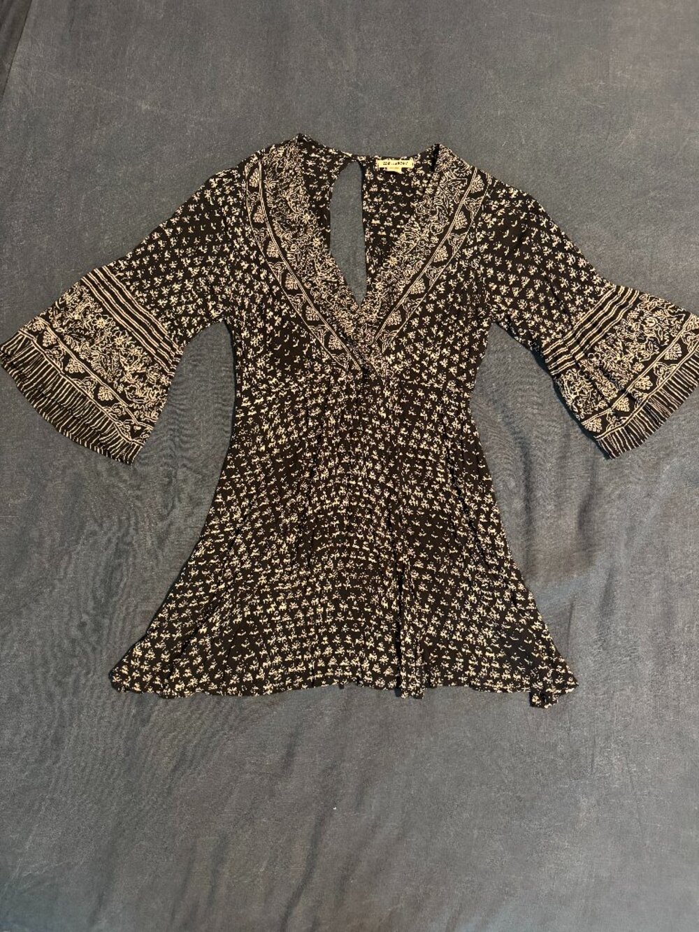 Billabong Boho Mini Dress Black Cream Floral Bell Sleeve Size S